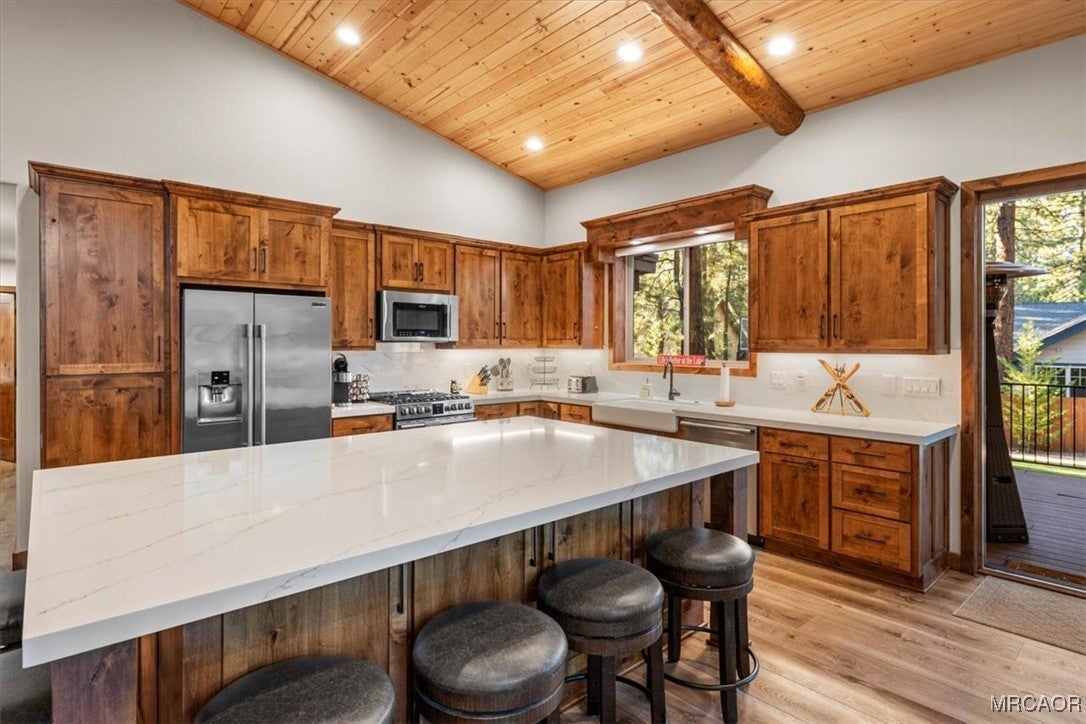 Big Bear Lake, California, 92315, United States, 4 Bedrooms Bedrooms, ,4 BathroomsBathrooms,Residential,Contingent,2006808