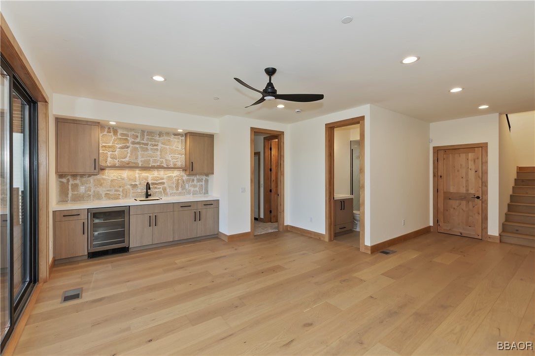 Big Bear Lake, California, 92315, United States, 5 Bedrooms Bedrooms, ,6 BathroomsBathrooms,Residential,Active,1961944