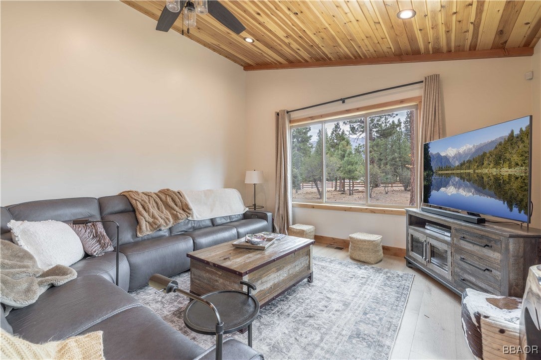 Big Bear City, California, 92314, United States, ,4 BathroomsBathrooms,Residential,Active,1839769