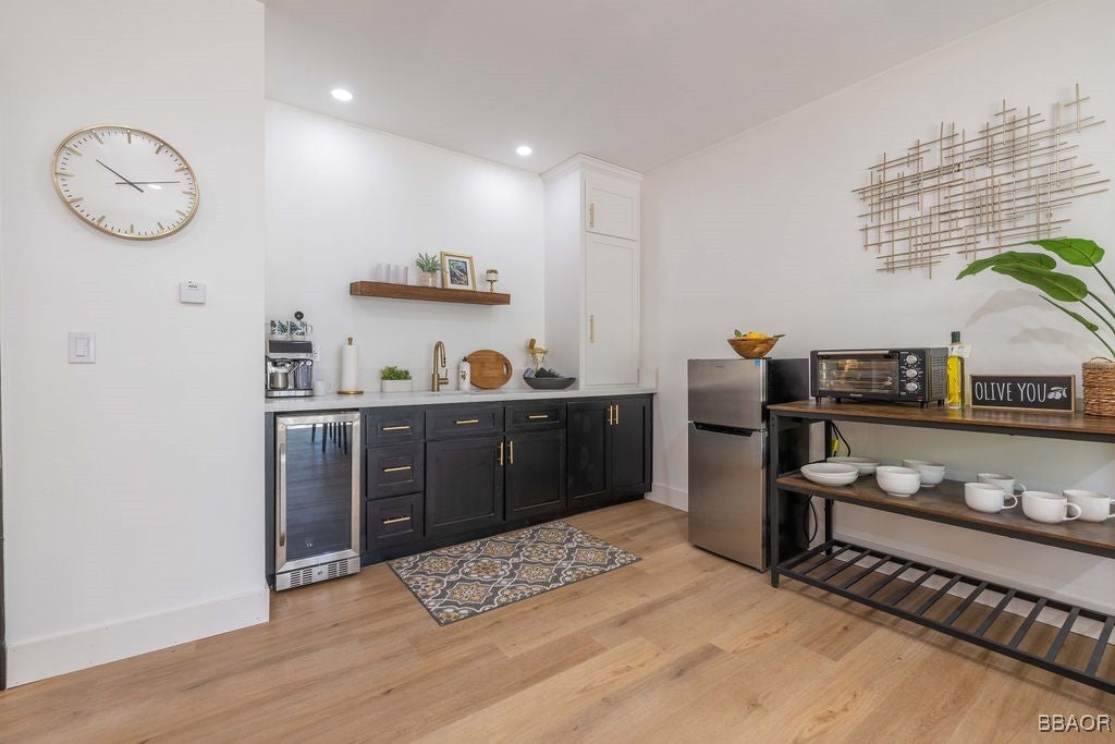 Big Bear Lake, California, 92315, United States, 5 Bedrooms Bedrooms, ,4 BathroomsBathrooms,Residential,Active,1825092
