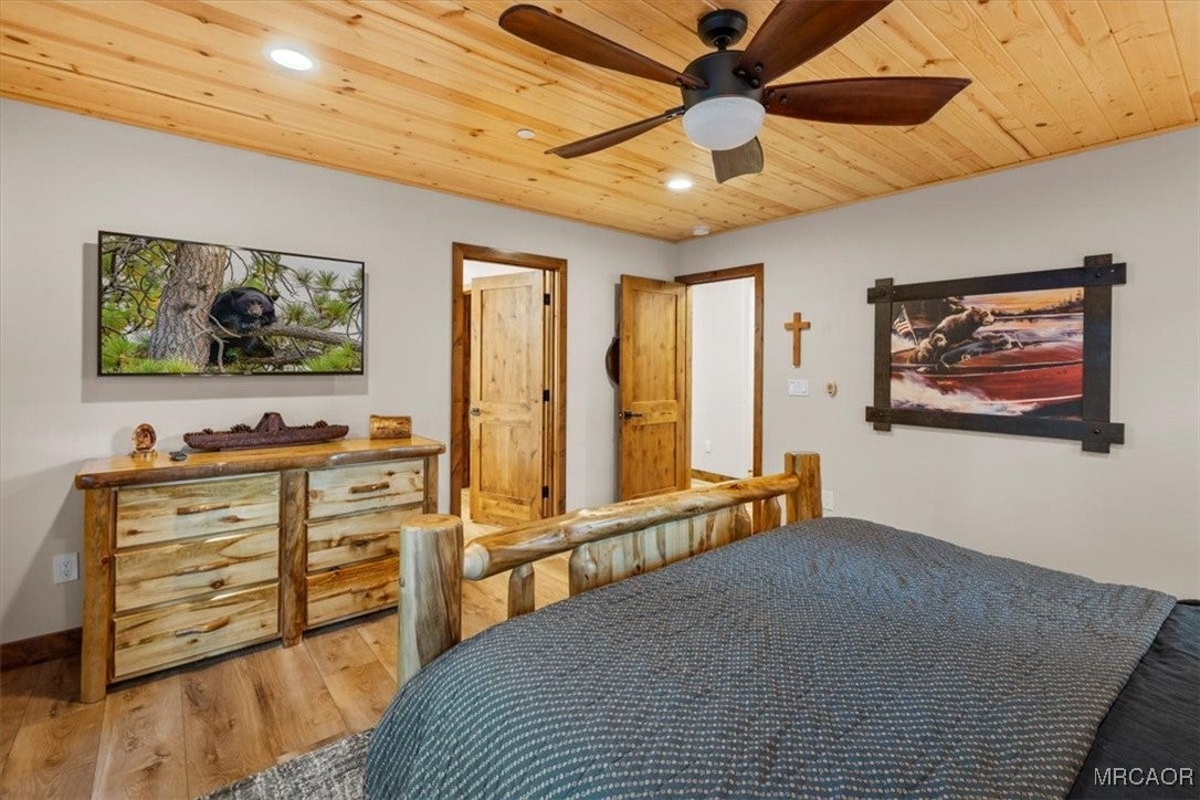 Big Bear Lake, California, 92315, United States, 4 Bedrooms Bedrooms, ,4 BathroomsBathrooms,Residential,Contingent,2006808