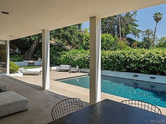 Pasadena, California, 91105, United States, 3 Bedrooms Bedrooms, ,3 BathroomsBathrooms,Residential,Active,2027767