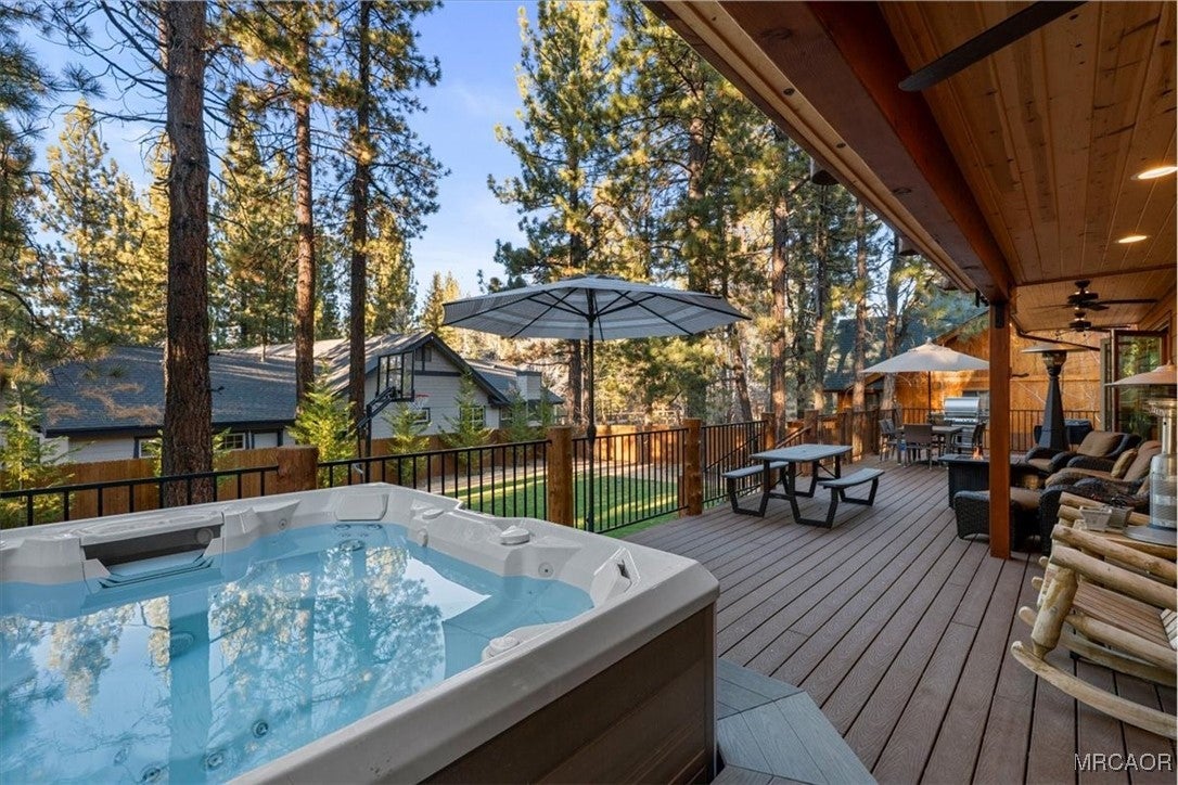 Big Bear Lake, California, 92315, United States, 4 Bedrooms Bedrooms, ,4 BathroomsBathrooms,Residential,Contingent,2006808