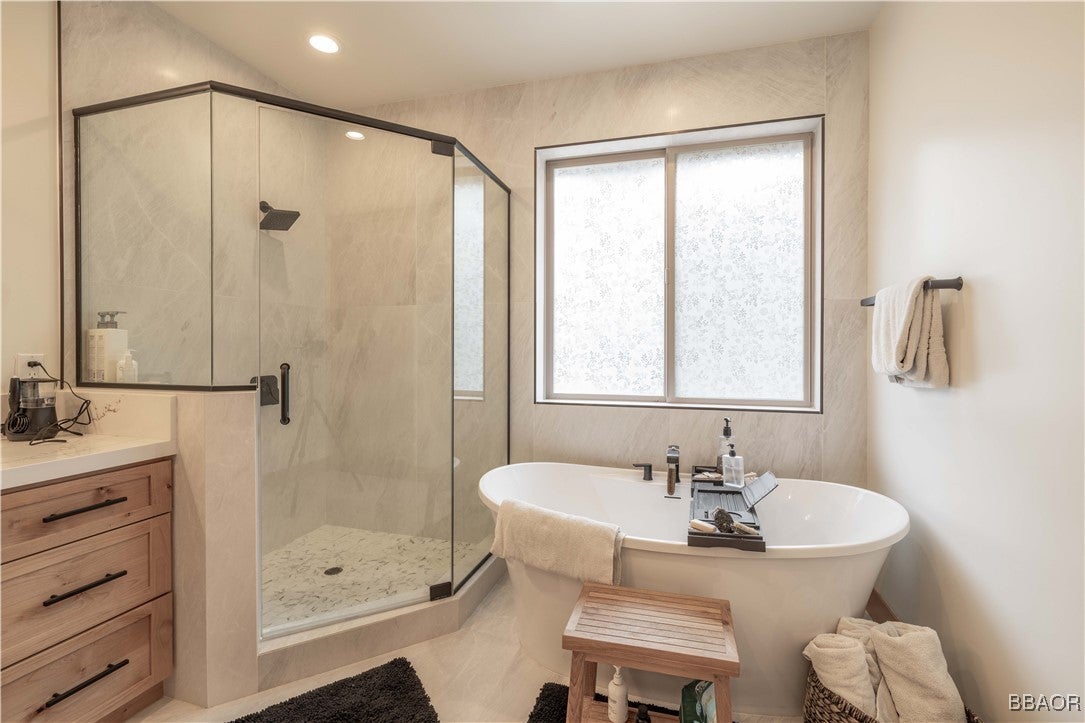 Big Bear City, California, 92314, United States, ,4 BathroomsBathrooms,Residential,Active,1839769