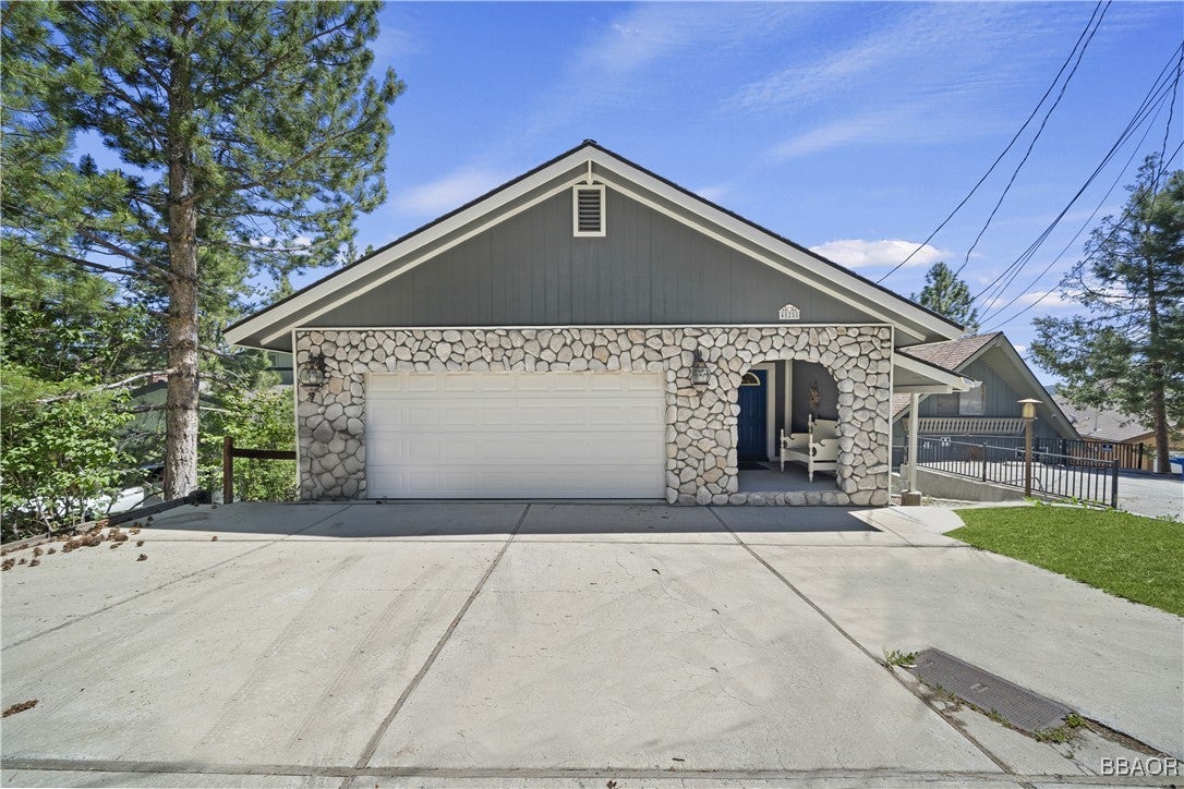 Big Bear Lake, California, 92315, United States, 4 Bedrooms Bedrooms, ,4 BathroomsBathrooms,Residential,Active,1858693