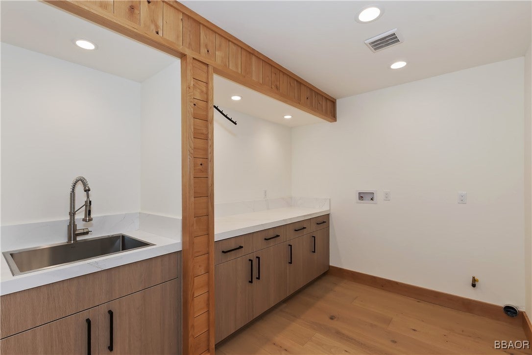 Big Bear Lake, California, 92315, United States, 5 Bedrooms Bedrooms, ,6 BathroomsBathrooms,Residential,Active,1961944