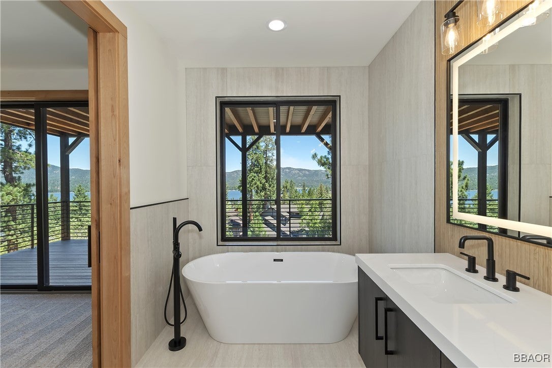 Big Bear Lake, California, 92315, United States, 5 Bedrooms Bedrooms, ,6 BathroomsBathrooms,Residential,Active,1961944