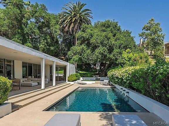 Pasadena, California, 91105, United States, 3 Bedrooms Bedrooms, ,3 BathroomsBathrooms,Residential,Active,2027767