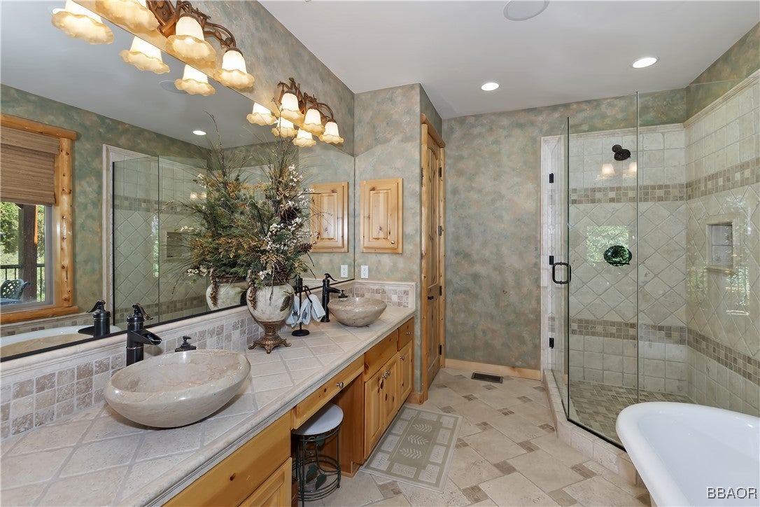 Big Bear Lake, California, 92315, United States, 4 Bedrooms Bedrooms, ,4 BathroomsBathrooms,Residential,Active,1905091