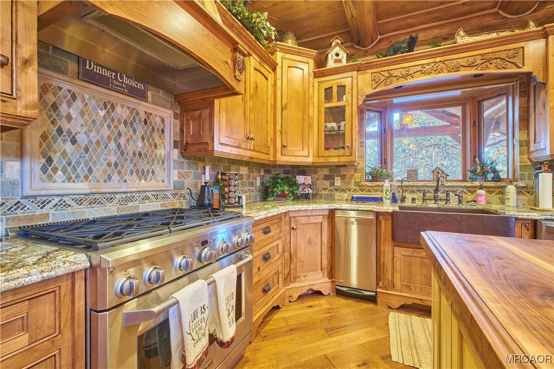 Big Bear City, California, 92314, United States, 3 Bedrooms Bedrooms, ,4 BathroomsBathrooms,Residential,Active,2015836