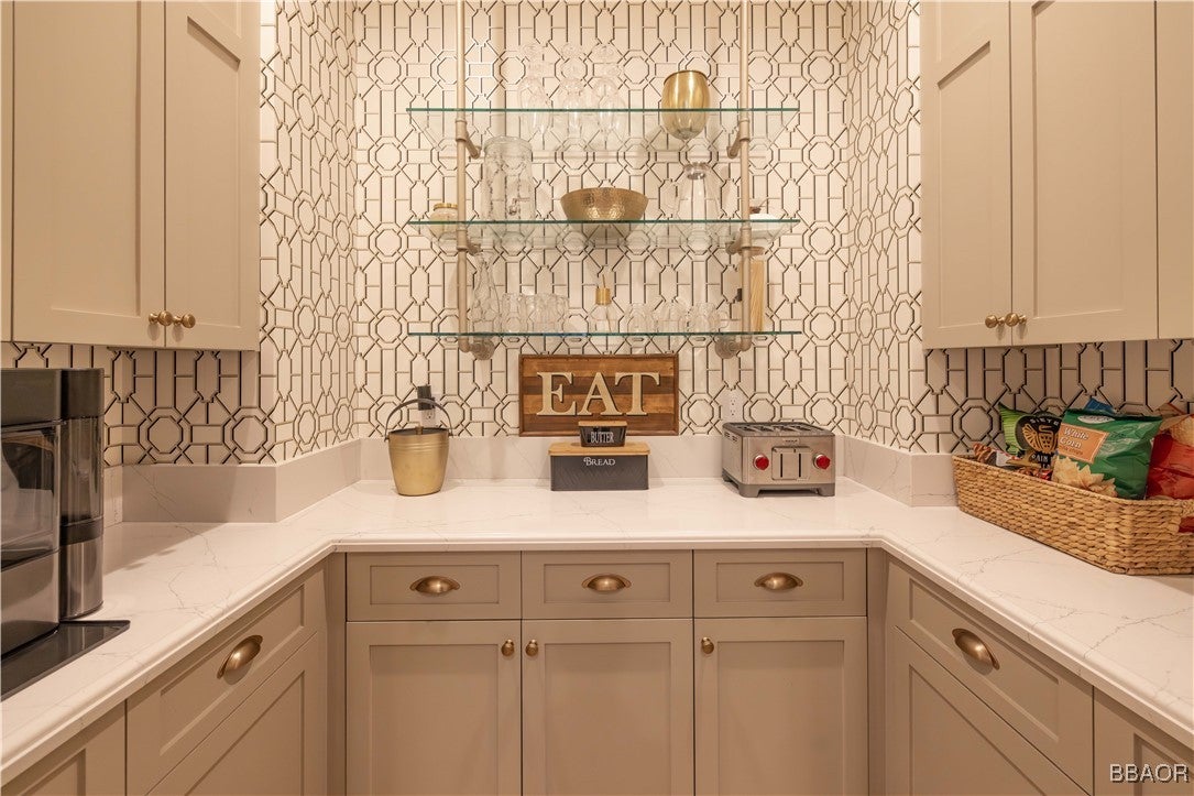 Big Bear City, California, 92314, United States, ,5 BathroomsBathrooms,Residential,Active,1702723