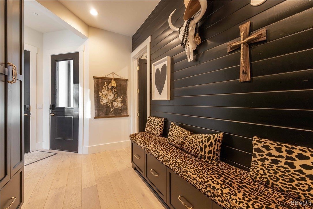 Big Bear City, California, 92314, United States, ,5 BathroomsBathrooms,Residential,Active,1702723