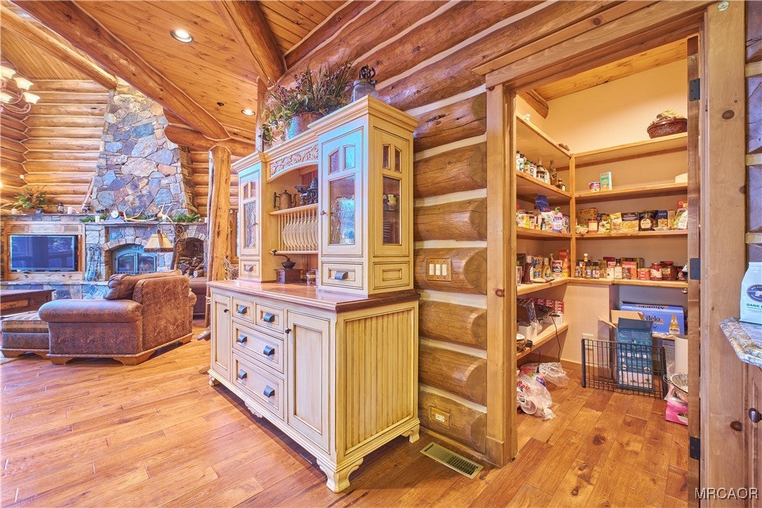 Big Bear City, California, 92314, United States, 3 Bedrooms Bedrooms, ,4 BathroomsBathrooms,Residential,Active,2015836