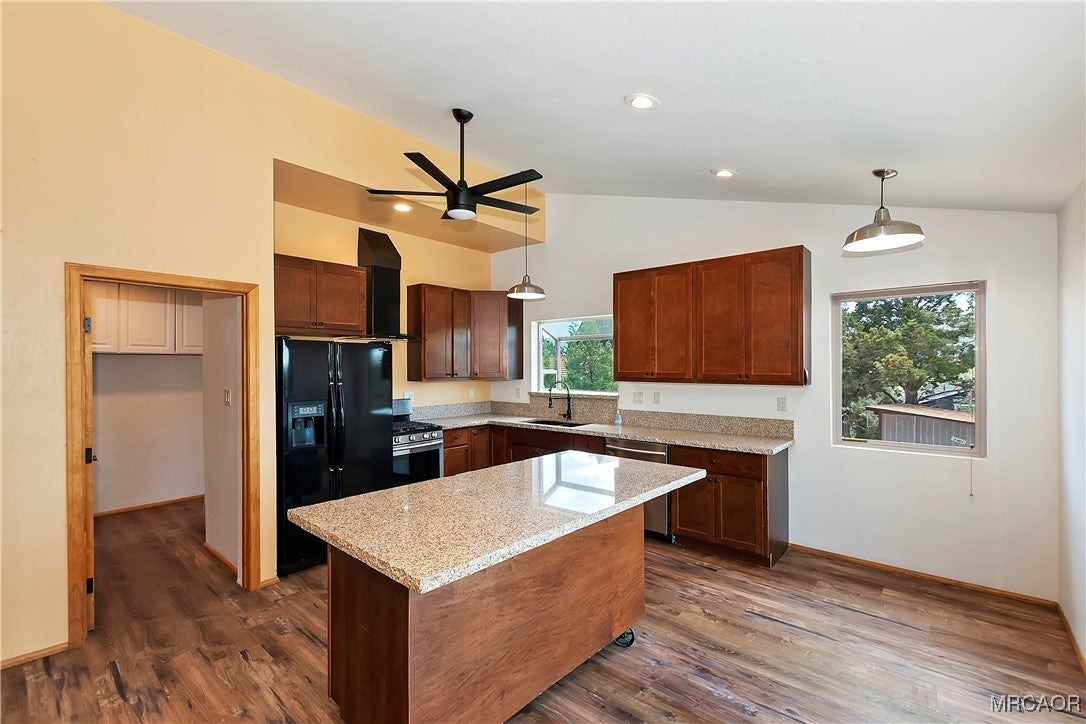 Big Bear City, California, 92314, United States, 7 Bedrooms Bedrooms, ,6 BathroomsBathrooms,Residential,Active,1998585