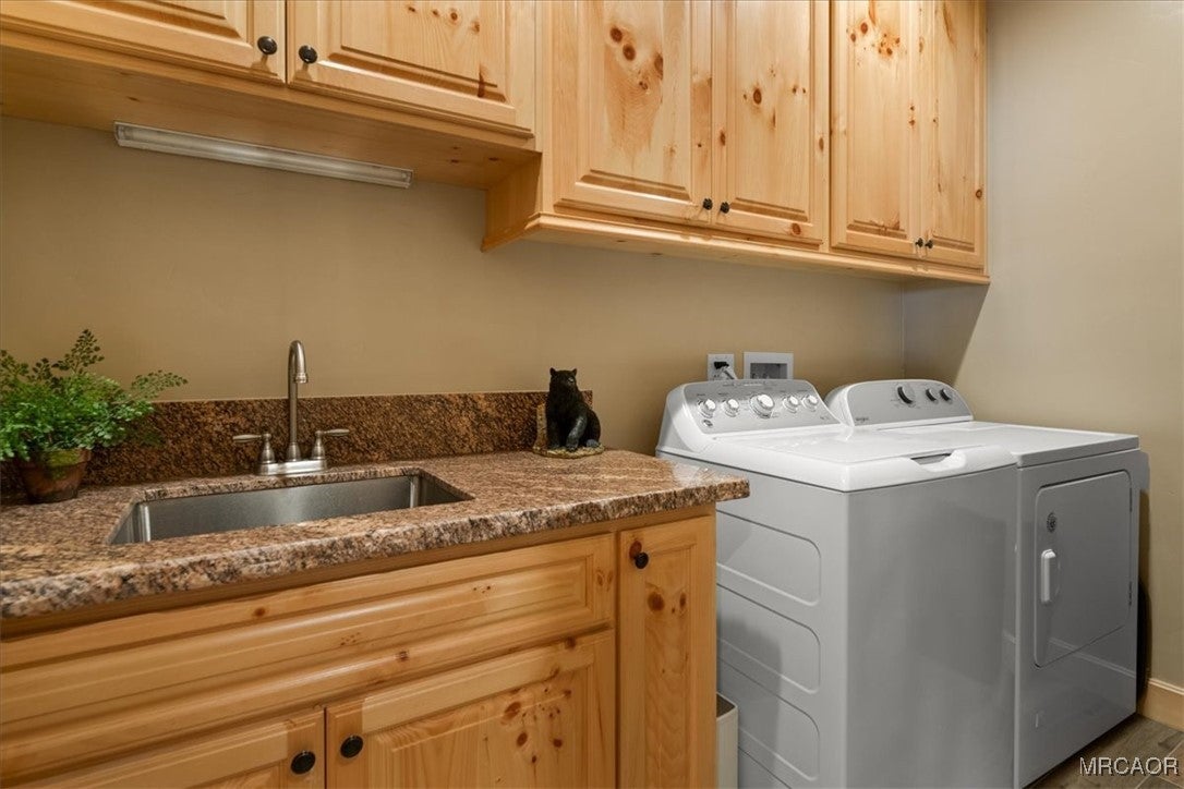 Big Bear Lake, California, 92315, United States, 3 Bedrooms Bedrooms, ,4 BathroomsBathrooms,Residential,Active,1961946