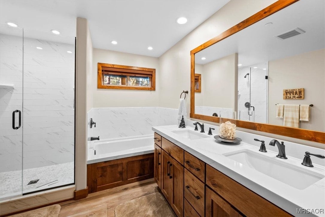 Big Bear Lake, California, 92315, United States, 4 Bedrooms Bedrooms, ,4 BathroomsBathrooms,Residential,Contingent,2006808