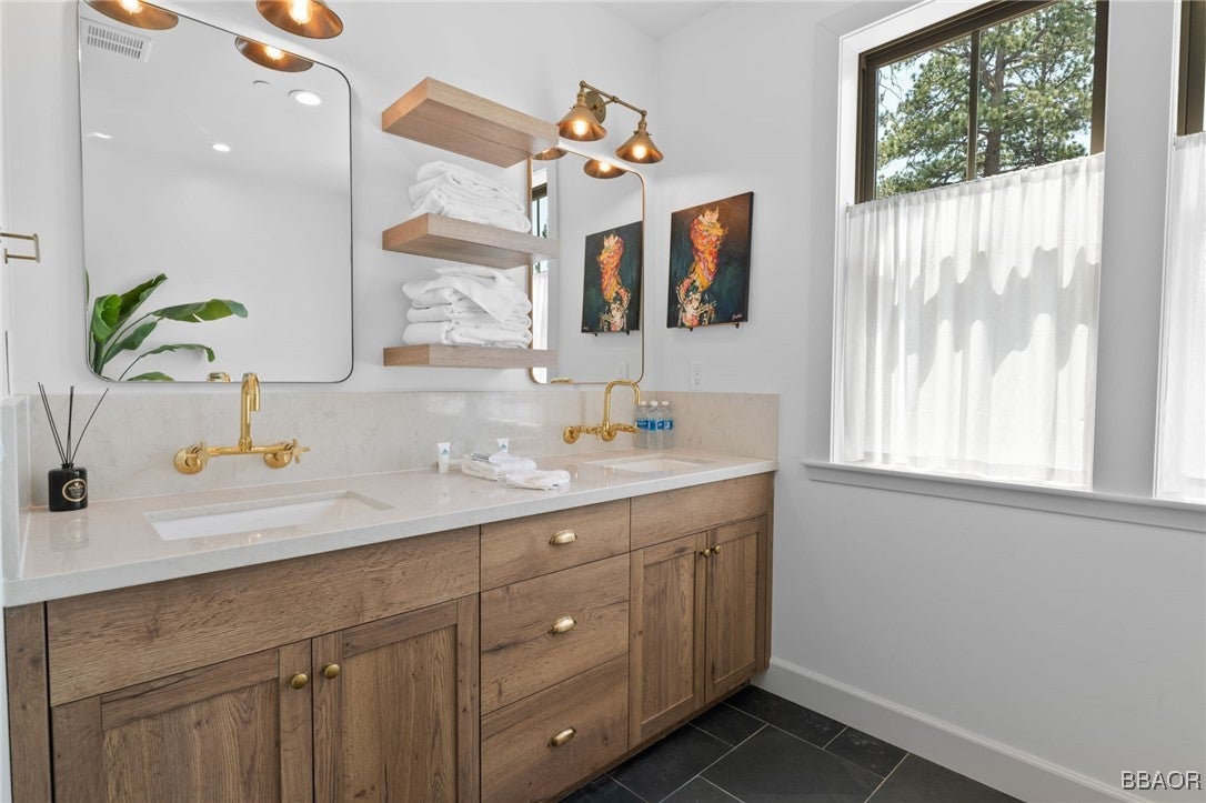 Big Bear Lake, California, 92315, United States, 4 Bedrooms Bedrooms, ,4 BathroomsBathrooms,Residential,Active,1841308