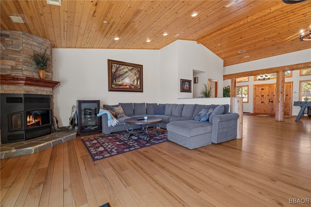 Big Bear City, California, 92314, United States, 5 Bedrooms Bedrooms, ,5 BathroomsBathrooms,Residential,Active,1745604