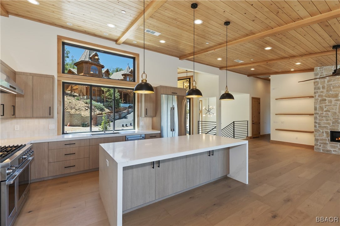 Big Bear Lake, California, 92315, United States, 5 Bedrooms Bedrooms, ,6 BathroomsBathrooms,Residential,Active,1961944