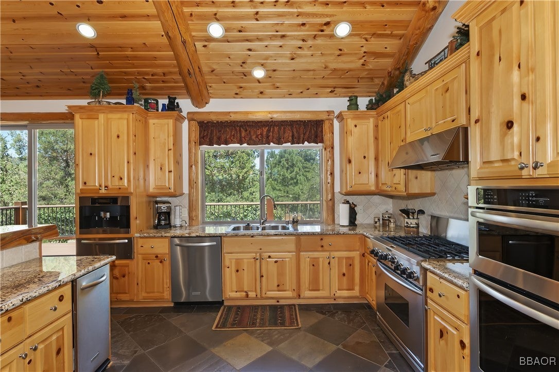 Big Bear Lake, California, 92315, United States, 4 Bedrooms Bedrooms, ,4 BathroomsBathrooms,Residential,Active,1905091