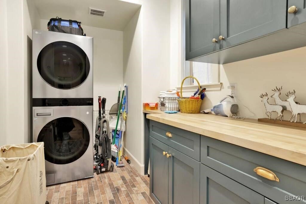 Big Bear Lake, California, 92315, United States, 4 Bedrooms Bedrooms, ,4 BathroomsBathrooms,Residential,Active,1841308