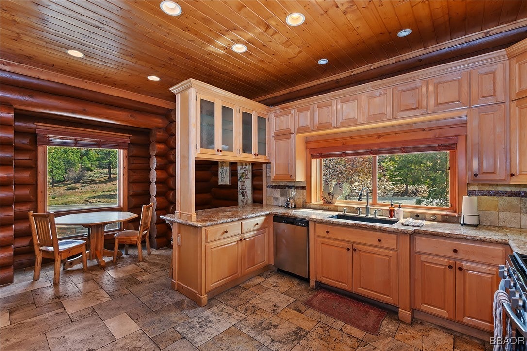 Big Bear Lake, California, 92315, United States, 5 Bedrooms Bedrooms, ,4 BathroomsBathrooms,Residential,Active,1798099