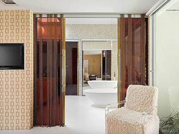 Pasadena, California, 91105, United States, 3 Bedrooms Bedrooms, ,3 BathroomsBathrooms,Residential,Active,2027767