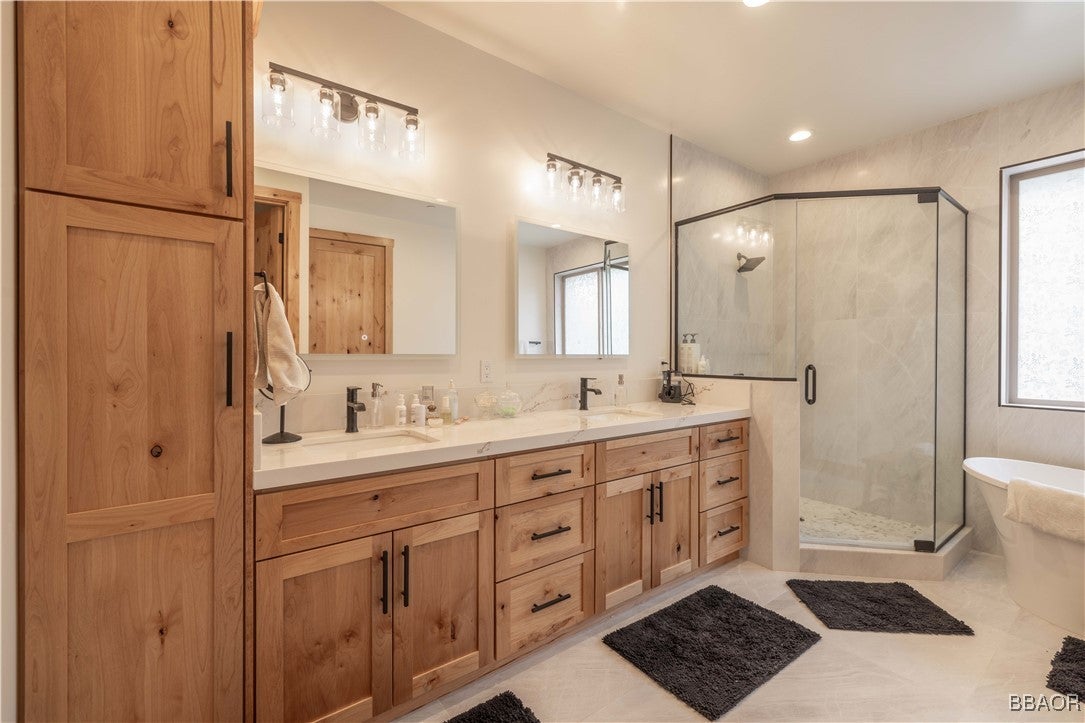 Big Bear City, California, 92314, United States, ,4 BathroomsBathrooms,Residential,Active,1839769