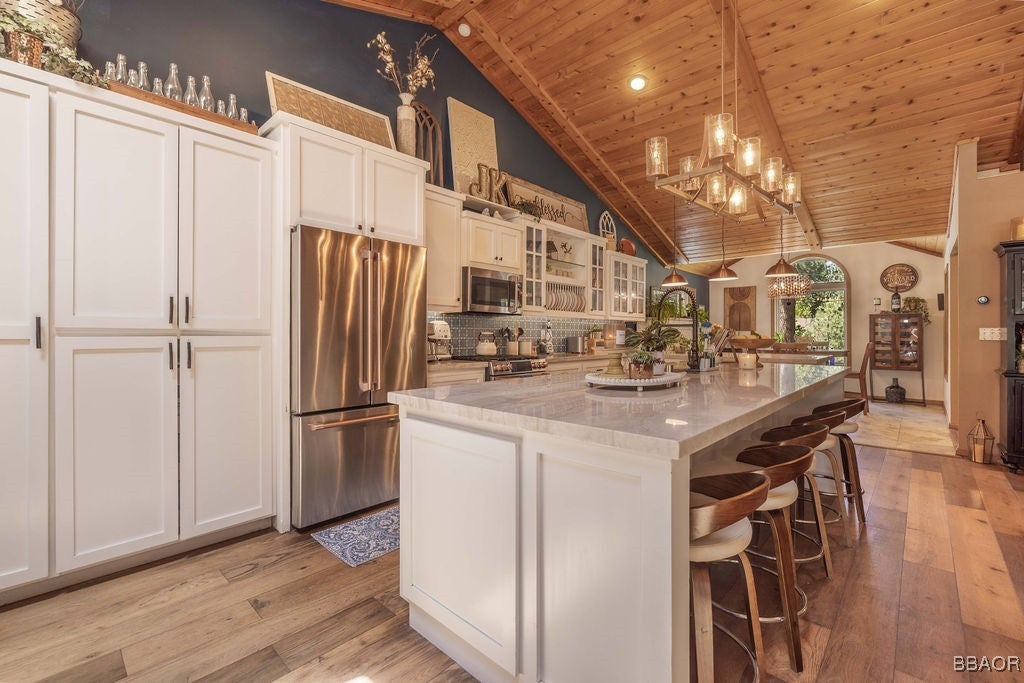 Big Bear Lake, California, 92315, United States, 5 Bedrooms Bedrooms, ,4 BathroomsBathrooms,Residential,Active,1825092