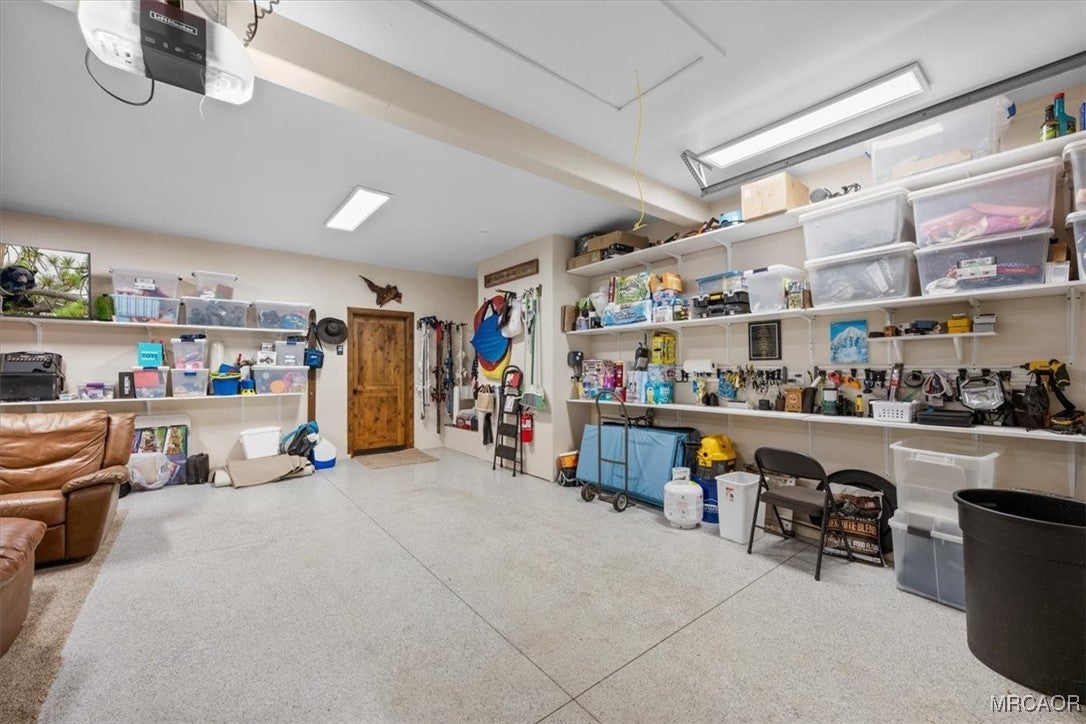 Big Bear Lake, California, 92315, United States, 4 Bedrooms Bedrooms, ,4 BathroomsBathrooms,Residential,Contingent,2006808