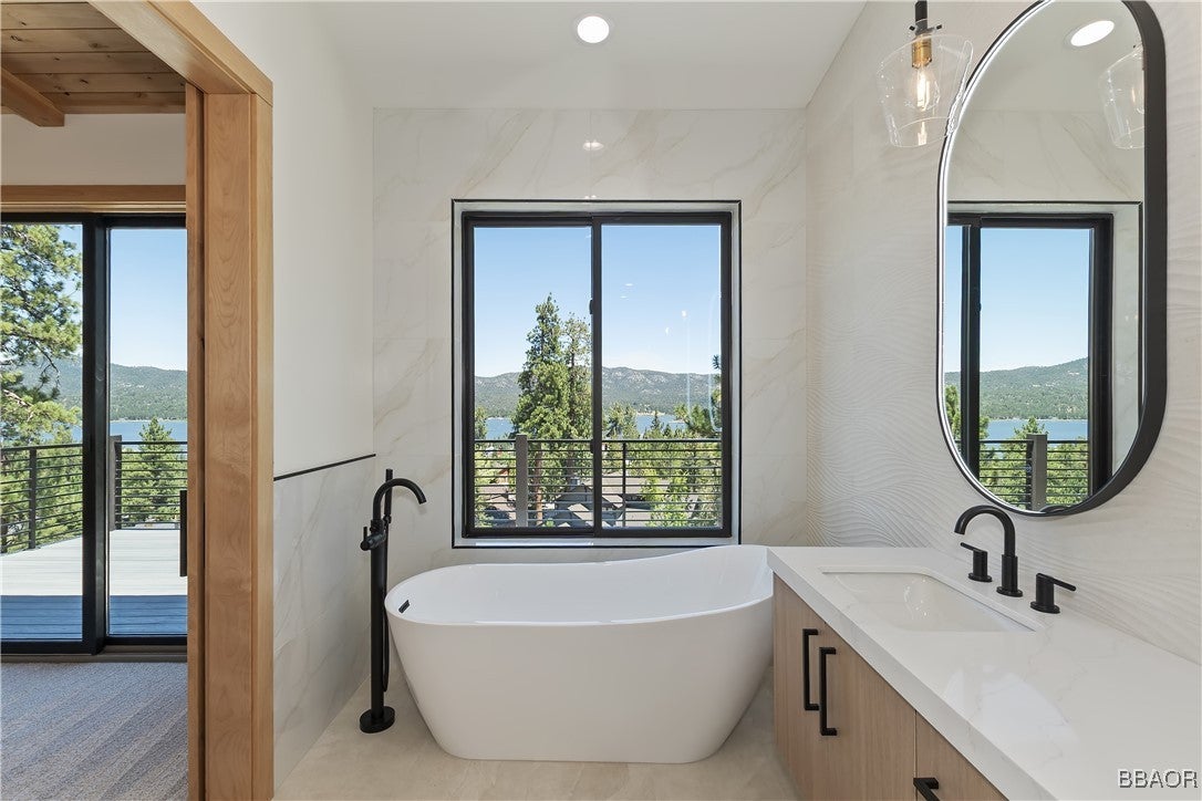 Big Bear Lake, California, 92315, United States, 5 Bedrooms Bedrooms, ,6 BathroomsBathrooms,Residential,Active,1961944