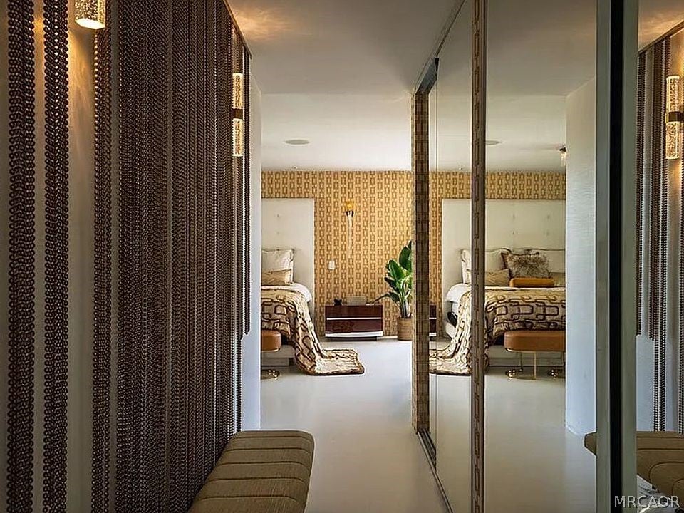 Pasadena, California, 91105, United States, 3 Bedrooms Bedrooms, ,3 BathroomsBathrooms,Residential,Active,2027767