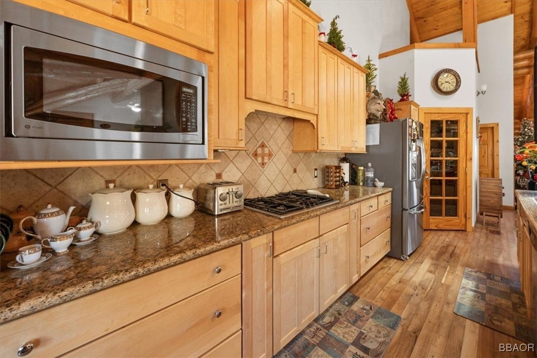 Big Bear City, California, 92314, United States, 3 Bedrooms Bedrooms, ,3 BathroomsBathrooms,Residential,Active,1892395