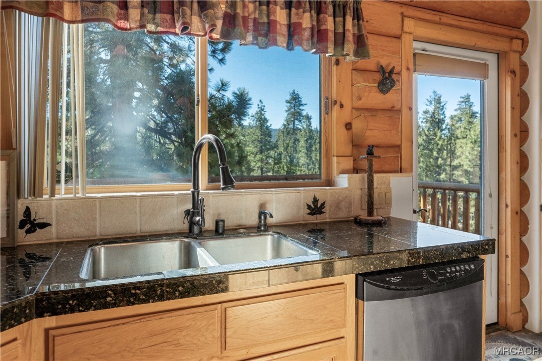 Big Bear Lake, California, 92315, United States, 4 Bedrooms Bedrooms, ,5 BathroomsBathrooms,Residential,Active,2009146