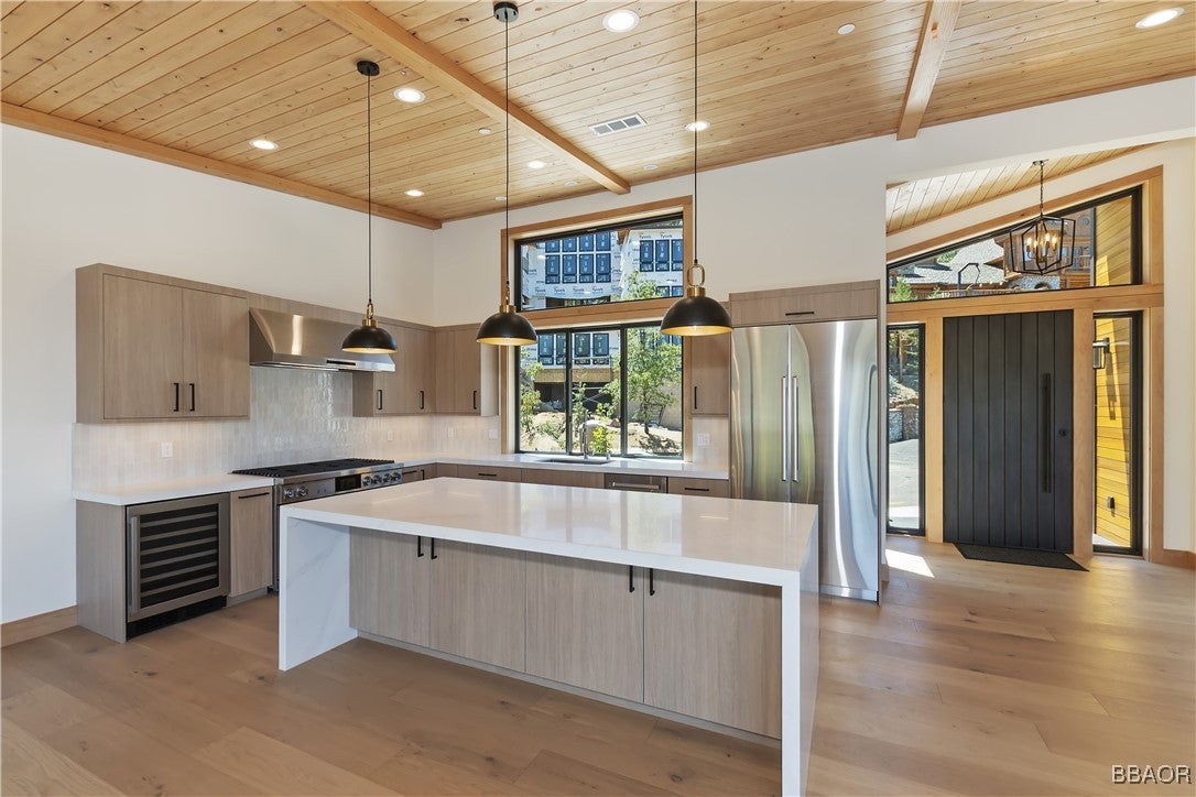 Big Bear Lake, California, 92315, United States, 5 Bedrooms Bedrooms, ,6 BathroomsBathrooms,Residential,Active,1961944