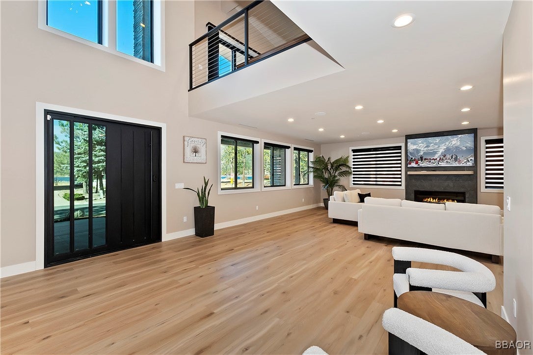 Big Bear Lake, California, 92315, United States, 5 Bedrooms Bedrooms, ,6 BathroomsBathrooms,Residential,Active,1985550