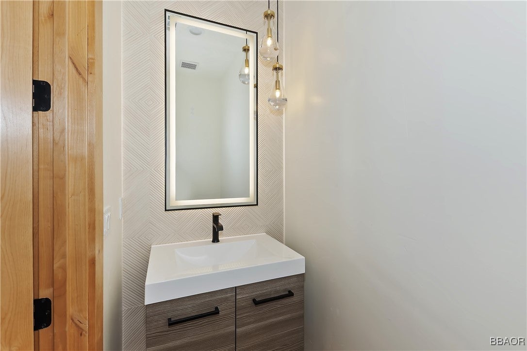 Big Bear Lake, California, 92315, United States, 5 Bedrooms Bedrooms, ,6 BathroomsBathrooms,Residential,Active,1961944