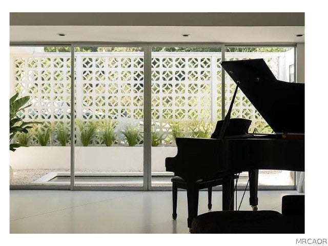 Pasadena, California, 91105, United States, 3 Bedrooms Bedrooms, ,3 BathroomsBathrooms,Residential,Active,2027767