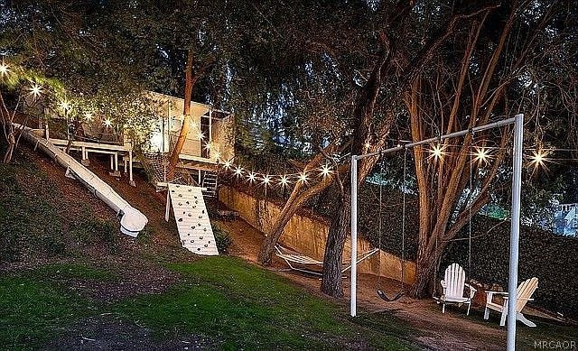 Pasadena, California, 91105, United States, 3 Bedrooms Bedrooms, ,3 BathroomsBathrooms,Residential,Active,2027767