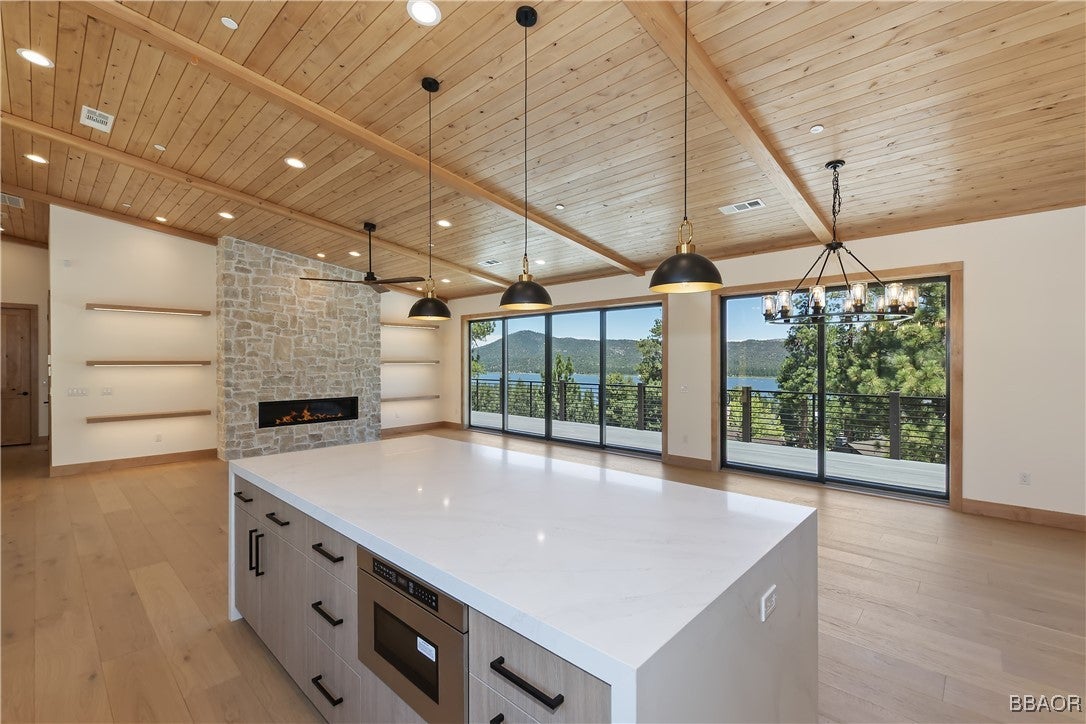 Big Bear Lake, California, 92315, United States, 5 Bedrooms Bedrooms, ,6 BathroomsBathrooms,Residential,Active,1961944