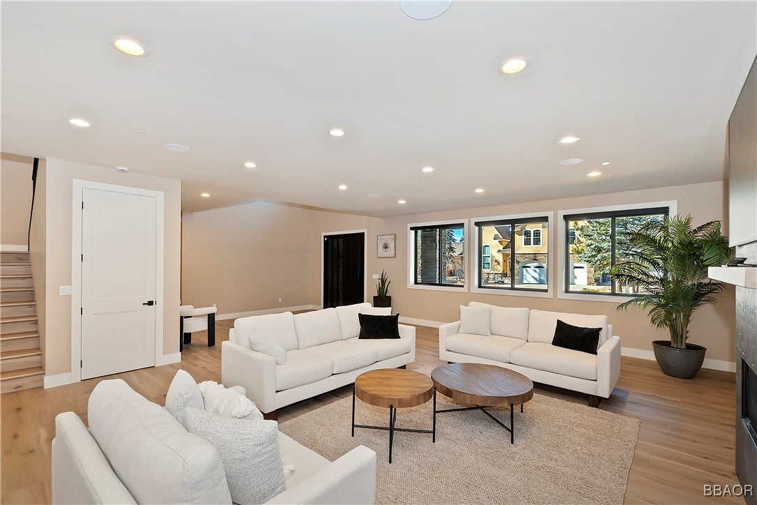 Big Bear Lake, California, 92315, United States, 5 Bedrooms Bedrooms, ,6 BathroomsBathrooms,Residential,Active,1985550