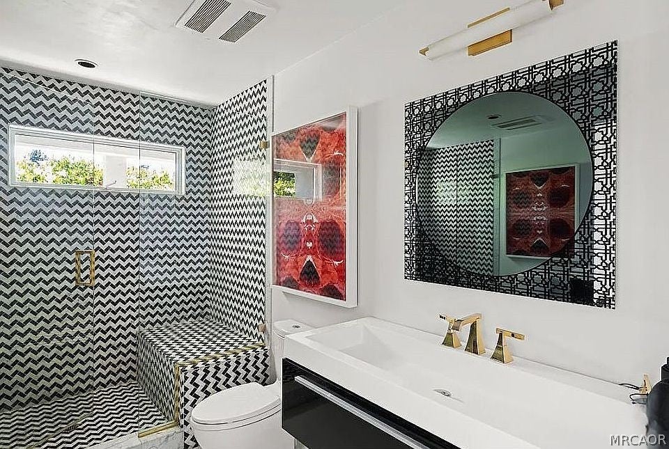 Pasadena, California, 91105, United States, 3 Bedrooms Bedrooms, ,3 BathroomsBathrooms,Residential,Active,2027767