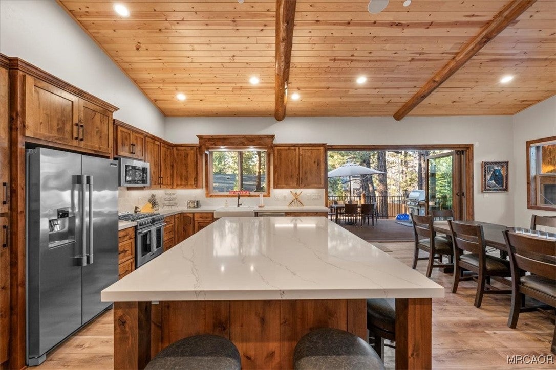 Big Bear Lake, California, 92315, United States, 4 Bedrooms Bedrooms, ,4 BathroomsBathrooms,Residential,Contingent,2006808