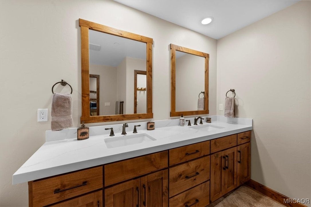 Big Bear Lake, California, 92315, United States, 4 Bedrooms Bedrooms, ,4 BathroomsBathrooms,Residential,Contingent,2006808