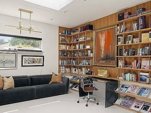 Pasadena, California, 91105, United States, 3 Bedrooms Bedrooms, ,3 BathroomsBathrooms,Residential,Active,2027767