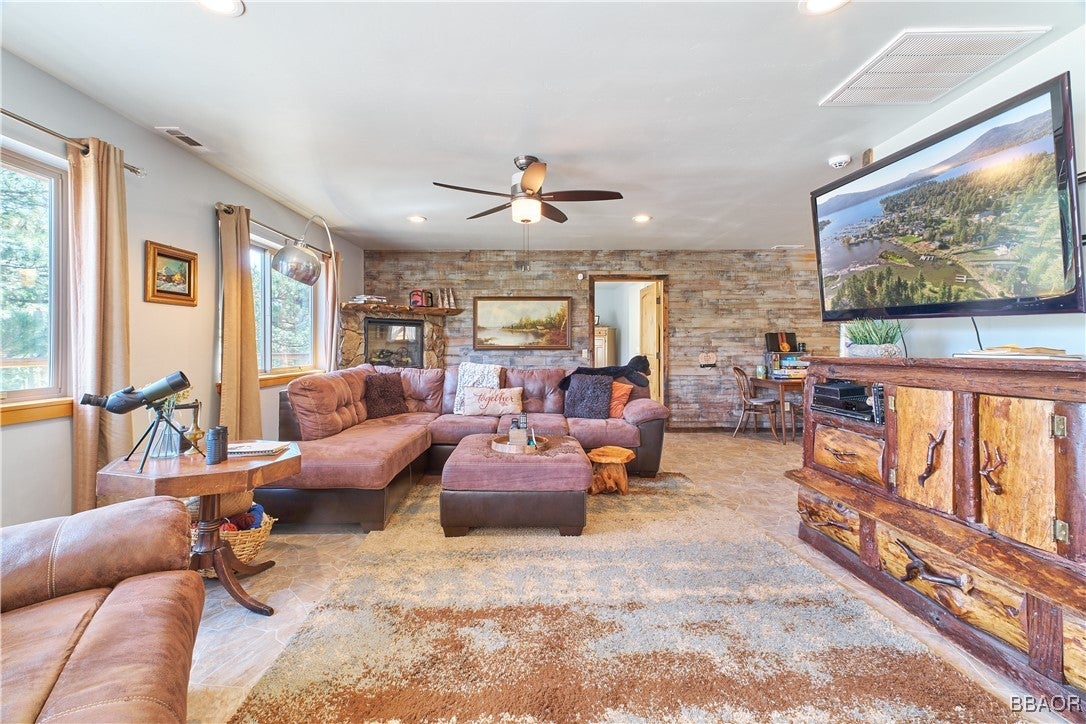 Big Bear Lake, California, 92315, United States, 7 Bedrooms Bedrooms, ,5 BathroomsBathrooms,Residential,Active,1824514