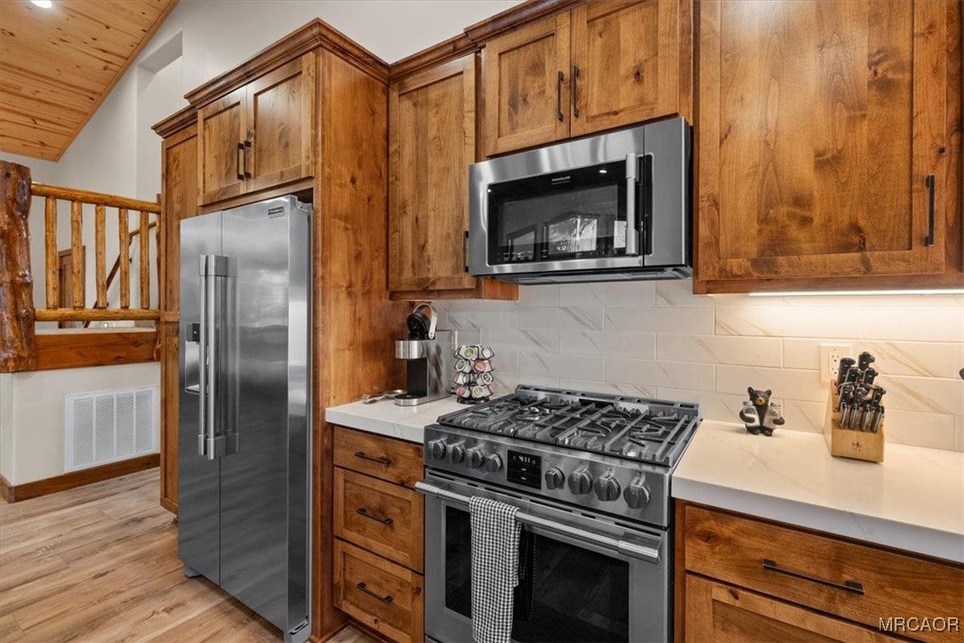 Big Bear Lake, California, 92315, United States, 4 Bedrooms Bedrooms, ,4 BathroomsBathrooms,Residential,Contingent,2006808