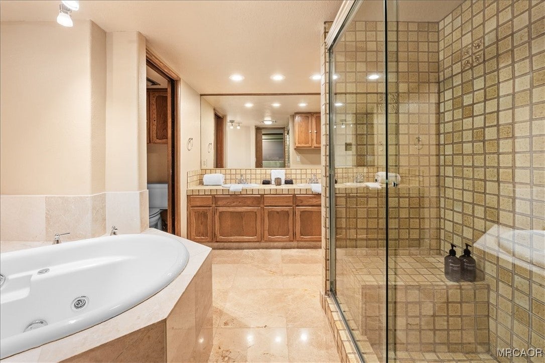 Lake Arrowhead, California, 92352, United States, 5 Bedrooms Bedrooms, ,3 BathroomsBathrooms,Residential,Active,1944014