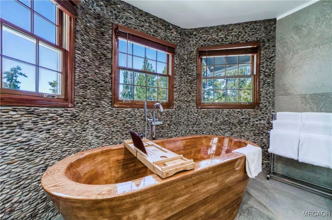 Big Bear Lake, California, 92315, United States, 6 Bedrooms Bedrooms, ,6 BathroomsBathrooms,Residential,Active,1999169