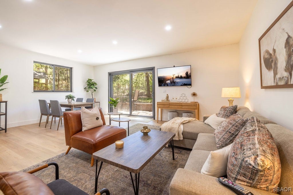 Big Bear Lake, California, 92315, United States, 5 Bedrooms Bedrooms, ,4 BathroomsBathrooms,Residential,Active,1825092